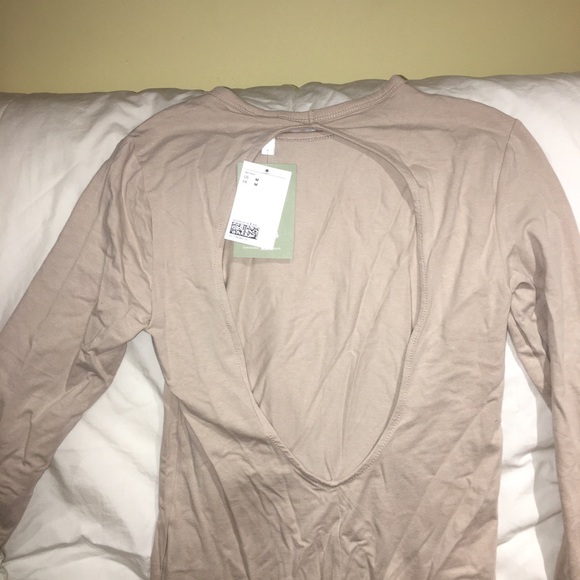 BUNDLE OF CLOTHES - Picture 3 of 7